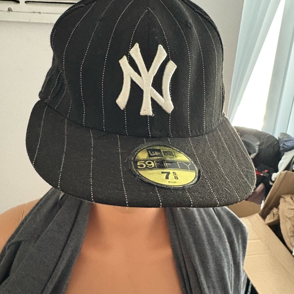 MLB Black and White Yankees Hat